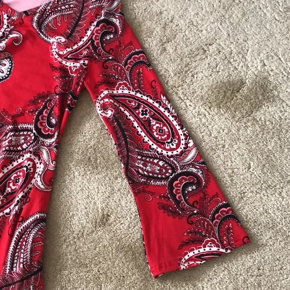 Lildy red paisley handkerchief hem tunic with subtle bell sleeves & side pockets - Picture 4 of 14